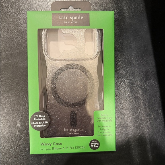 kate spade new york Wavy Nightfall MagSafe iPhone 17 Pro - Picture 2 of 5